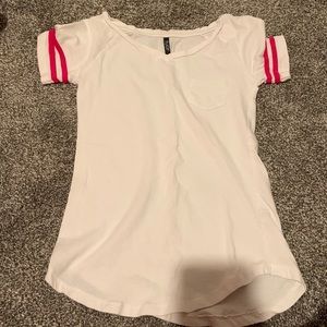 White fitted pocket t-shirt